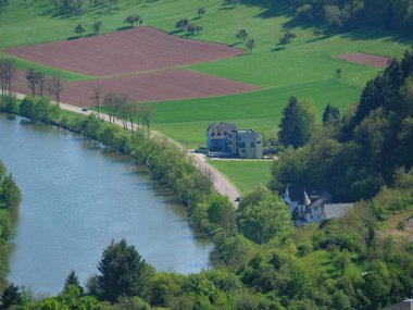 Saarburg 'da küçük bir şehir, Almanya' da saar nehrinde.