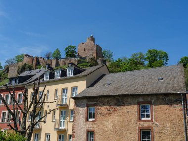 Saarburg 'da küçük bir şehir, Almanya' da saar nehrinde.