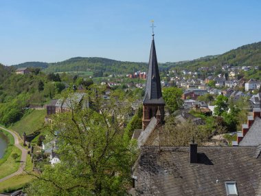 Saarburg 'da küçük bir şehir, Almanya' da saar nehrinde.