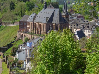 Saarburg 'da küçük bir şehir, Almanya' da saar nehrinde.