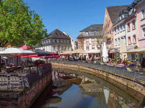 Saarburg 'da küçük bir şehir, Almanya' da saar nehrinde.