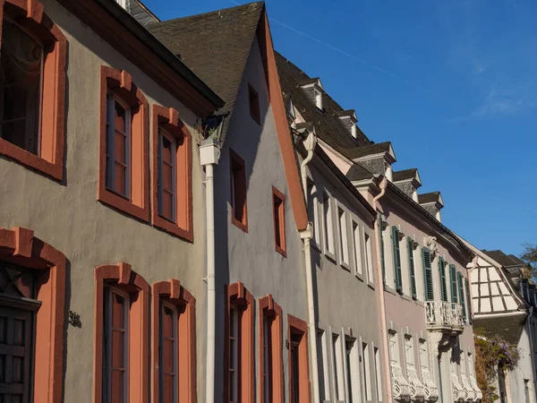 Saarburg 'da küçük bir şehir, Almanya' da saar nehrinde.