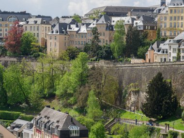 İlkbahar zamanı Lüksemburg şehri