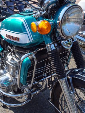 Eski motosikletlerin birçok ayrıntısı