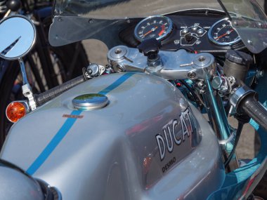 Eski motosikletlerin birçok ayrıntısı