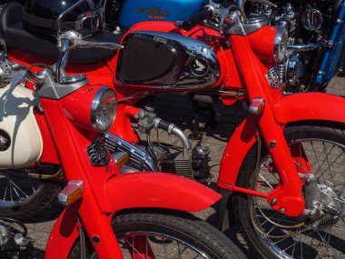 Eski motosikletlerin birçok ayrıntısı