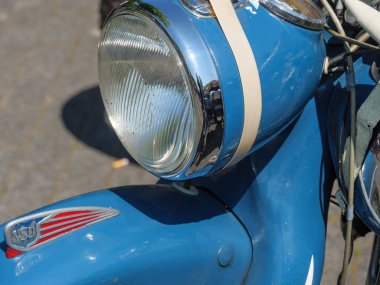 Eski motosikletlerin birçok ayrıntısı