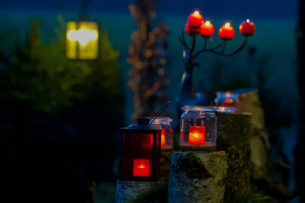 花园里的蜡烛 — 图库照片