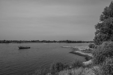 Yaz mevsimi Ren Nehri 'nde