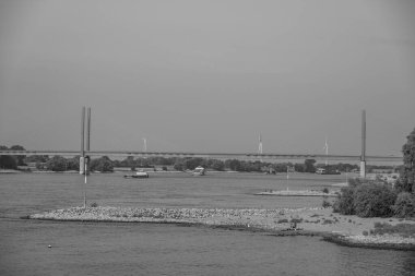 Yaz mevsimi Ren Nehri 'nde