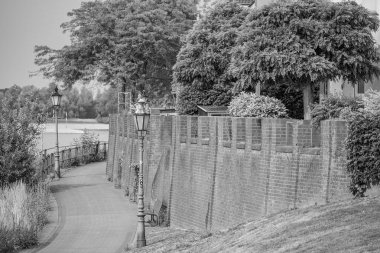 Yaz mevsimi Ren Nehri 'nde