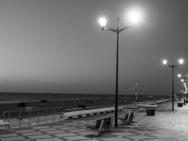 Belçika 'da De Haan plajında gün batımı