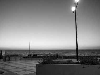 Belçika 'da De Haan plajında gün batımı