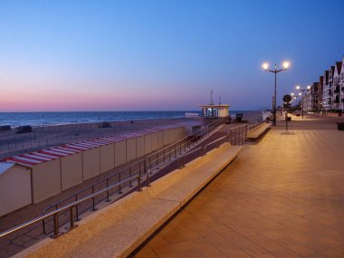 De Haan 'da yaz akşamı Kuzey Denizi' nde Belçika 'da