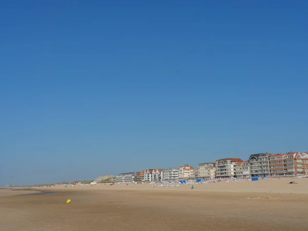 ベルギー北海岸のデ ハーンのビーチ — ストック写真