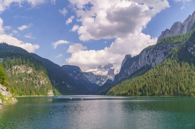 Szkammergut 'ta Gosau yakınlarındaki Avustralya Alplerinde yaz zamanı.