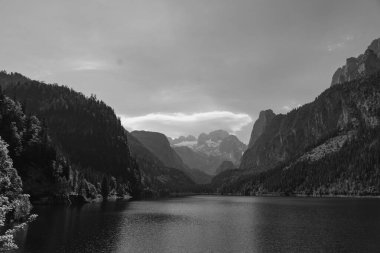 Szkammergut 'ta Gosau yakınlarındaki Avustralya Alplerinde yaz zamanı.