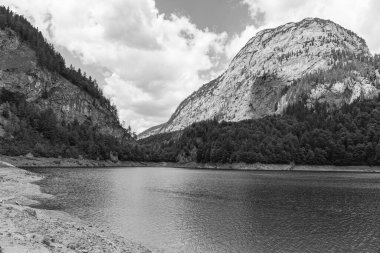 Szkammergut 'ta Gosau yakınlarındaki Avustralya Alplerinde yaz zamanı.