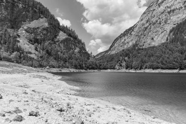 Szkammergut 'ta Gosau yakınlarındaki Avustralya Alplerinde yaz zamanı.