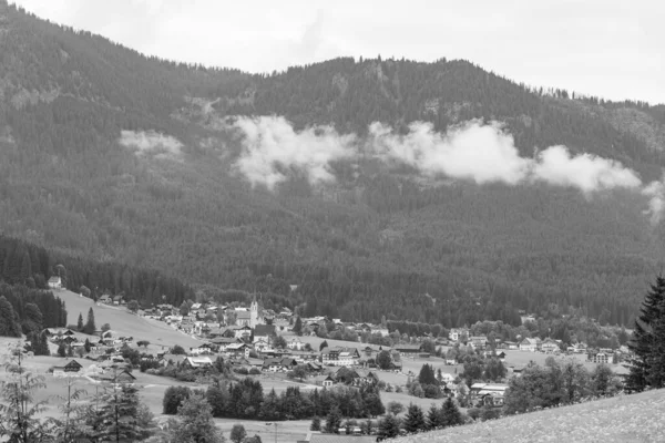 Переход Летнее Время Австрийских Альпах Рядом Госау — стоковое фото