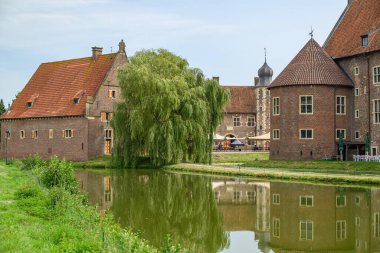 Alman Muensterland 'ındaki Raesfeld' in odl kalesi.