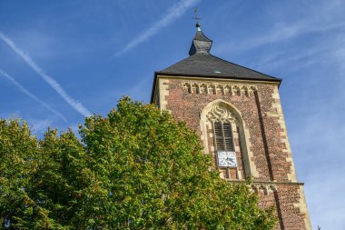 Ramsdorf köyü ve Westphalia 'daki aa nehri.