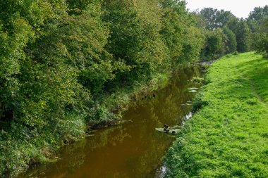 Ramsdorf köyü ve Westphalia 'daki aa nehri.
