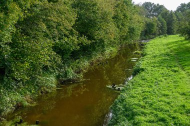 Ramsdorf köyü ve Westphalia 'daki aa nehri.