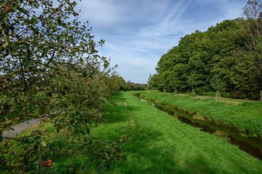 Ramsdorf köyü ve Westphalia 'daki aa nehri.