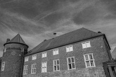 Ramsdorf köyü ve Westphalia 'daki aa nehri.