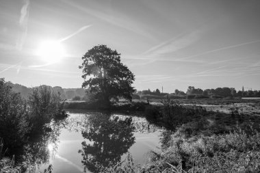 Sabahın erken saatlerinde Westphalia 'da bir nehirde