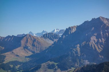 İsviçre Alplerinde sonbahar zamanı