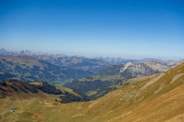 İsviçre Alplerinde sonbahar zamanı