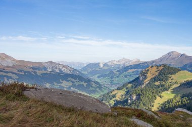 İsviçre Alplerinde sonbahar zamanı