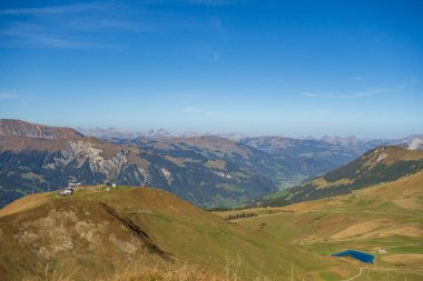 İsviçre Alplerinde sonbahar zamanı