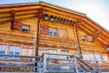 İsviçre Alplerinde sonbahar zamanı