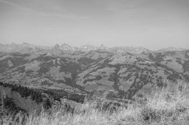 İsviçre Alplerinde sonbahar zamanı