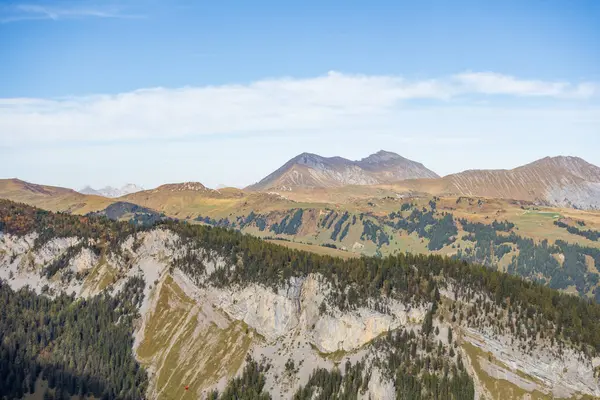 İsviçre Alplerinde sonbahar zamanı
