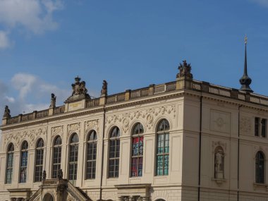 Elbe nehrinin kıyısındaki Dresden şehrinde
