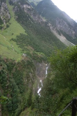 Alplerde yürüyüş.