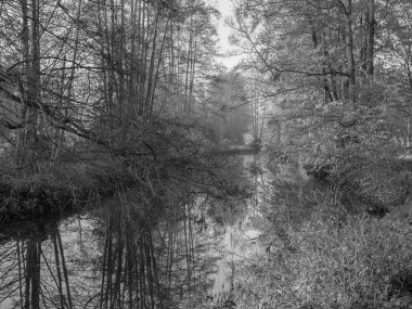 Westphalia 'da Borken yakınlarında küçük bir nehir.