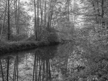 Westphalia 'da Borken yakınlarında küçük bir nehir.