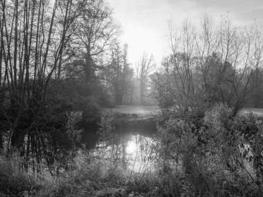 Westphalia 'da Borken yakınlarında küçük bir nehir.