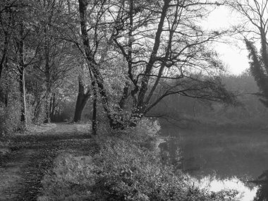 Westphalia 'da Borken yakınlarında küçük bir nehir.
