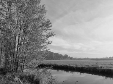 Westphalia 'da Borken yakınlarında küçük bir nehir.