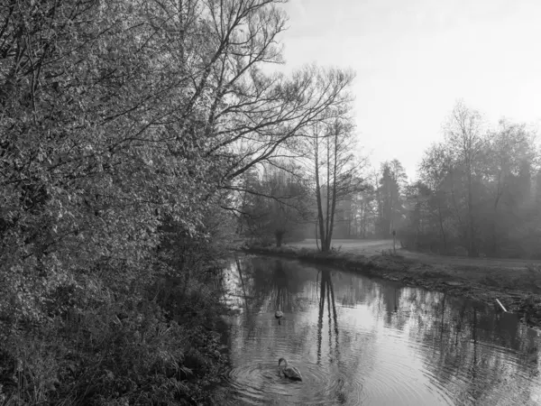 Westphalia 'da Borken yakınlarında küçük bir nehir.