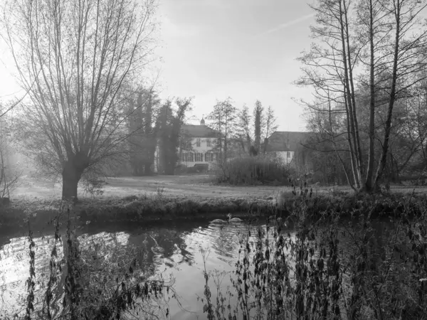 Westphalia 'da Borken yakınlarında küçük bir nehir.