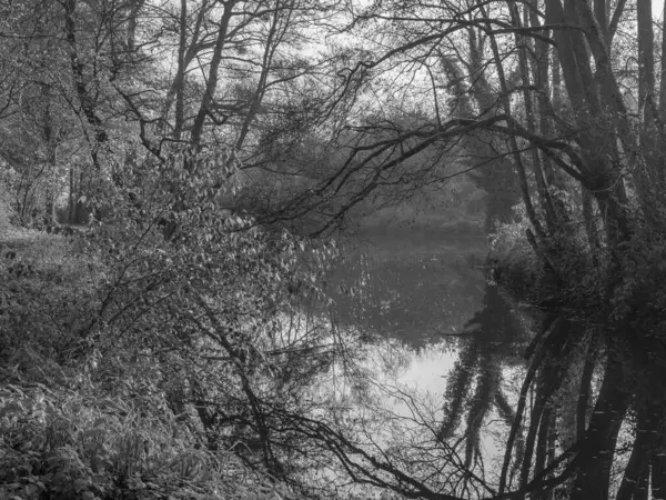 Westphalia 'da Borken yakınlarında küçük bir nehir.
