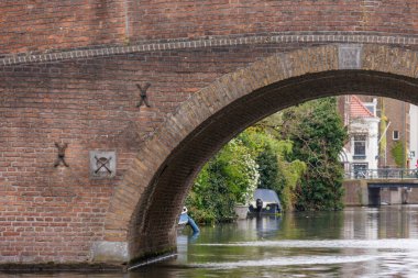 Hollanda 'dan Dordrecht ve Den Haag.