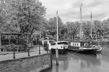 Hollanda 'dan Dordrecht ve Den Haag.